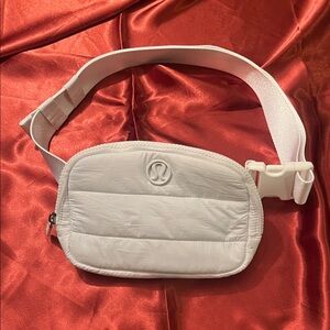 Lululemon Everywhere Belt Bag Wunder Puff